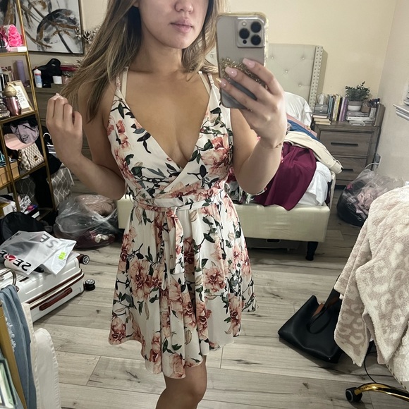Floral Romper - Picture 2 of 4